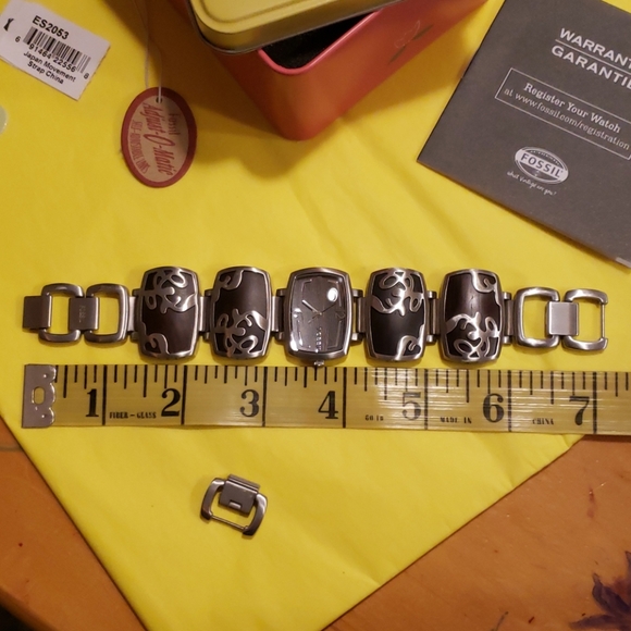 Beautiful Fossil watch wood & silver metal design - Picture 5 of 6